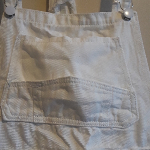 Overall white distressed shorts - Picture 3 of 8